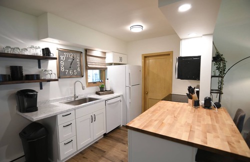 Oregon Maison | 2 Bedroom Cul De Sac Cottage in Town