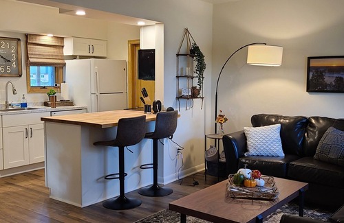 Oregon Maison | 2 Bedroom Cul De Sac Cottage in Town
