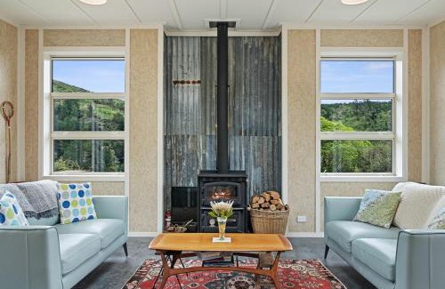 Tararua Forest Park Maison | 2 Bedroom Eco Cottage - Reikorangi