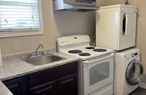 Terra Nova Appartement | 2 Bedroom Executive Apartment near Airport - Airport Manor Unit #4