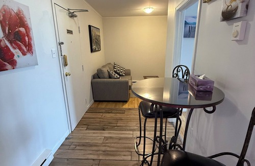 Terra Nova Appartement | 2 Bedroom Executive Apartment near Airport - Airport Manor Unit #4