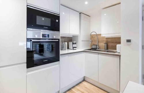 Snaresbrook Appartement | 2 Bedroom, extra stylish, stunning apartment - Escape London, in London
