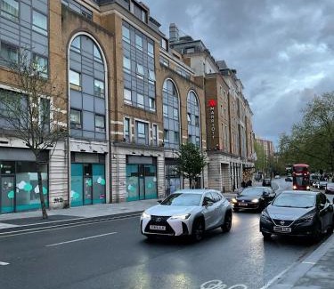 Maida Vale Appartement | 2 Bedroom Flat with 24 7 security and concierge