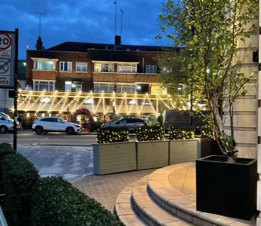 Maida Vale Appartement | 2 Bedroom Flat with 24 7 security and concierge