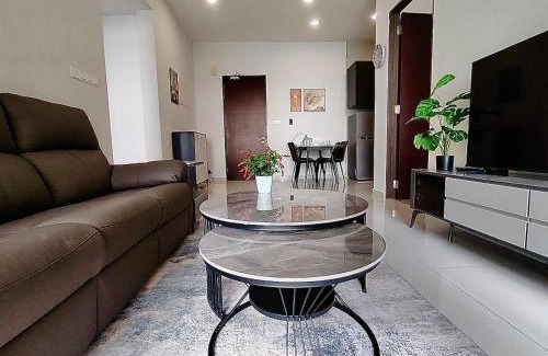 Central District Appartement | 2 Bedroom Garden and Sea View