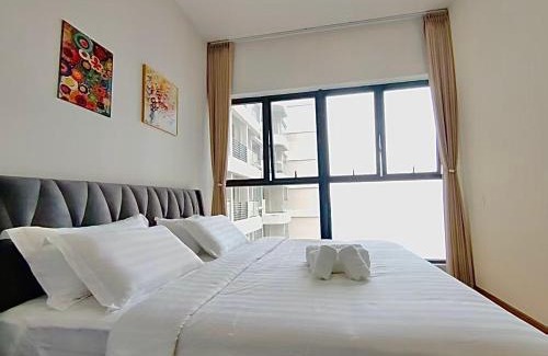 Central District Appartement | 2 Bedroom Garden and Sea View