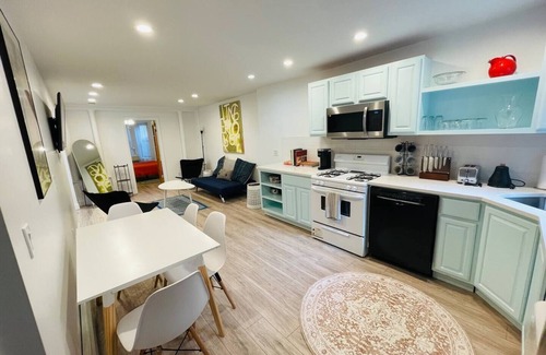 McGinley Square Appartement | 2-bedroom garden apartment in Town house in Jersey City with AC, WiFi