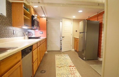 Sunnyside Maison | 2 bedroom Garden Level Getaway