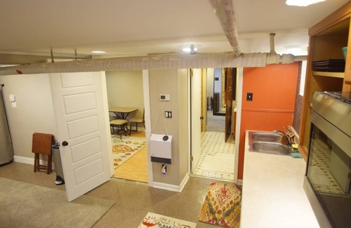 Sunnyside Maison | 2 bedroom Garden Level Getaway