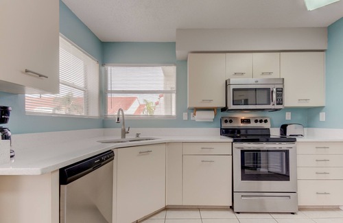 Isla del Sol Copropriété | 2 Bedroom Golf Course View, Near the Beach!