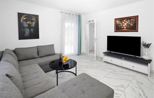 Murine Appartement | 2 Bedroom Gorgeous Apartment In Umag