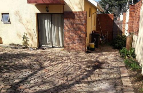 Greater Johannesburg Metropolitan Area Appartement | 2 bedroom guesthouse suitable for groups