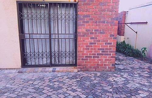 Greater Johannesburg Metropolitan Area Appartement | 2 bedroom guesthouse suitable for groups