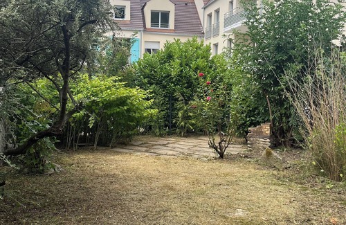 Mezieres-sur-Seine Maison | 2-BEDROOM HOUSE WITH GARDEN FOR 4 ADULTS AND ONE CHILD
