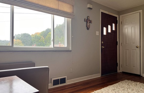 McKnight Maison | 2 Bedroom Home Available for 30+ Day Rentals