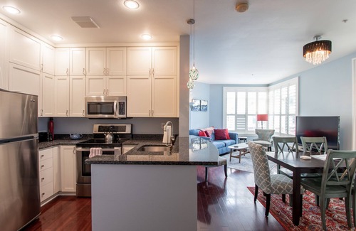 Belltown Copropriété | 2 Bedroom Home in Downtown Seattle! King Bed/Secured Parking & Indoor Pool!