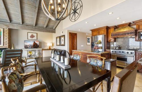 Balboa Peninsula Maison | 2 Bedroom Home on the Beach with Ocean View