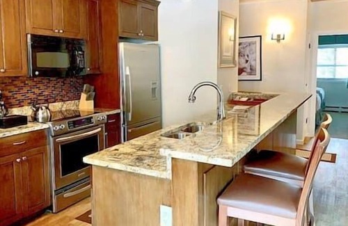Downtown Hôtel | 2 Bedroom Hotel Suite Next to The Nell and Gondola