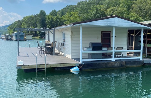 Speedwell Location De Bateaux | 2-bedroom house boat in charming Speedwell with AC