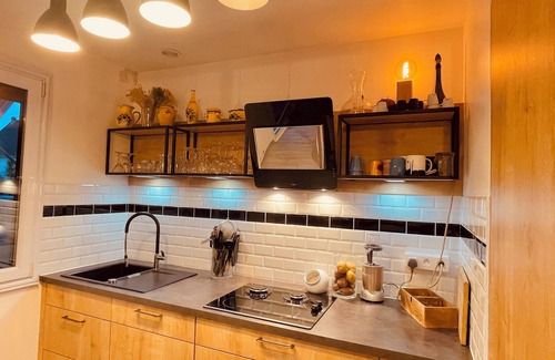 Le Blanc-Mesnil Maison | 2-bedroom house in enchanting Le Blanc-Mesnil with AC, WiFi, fitness room