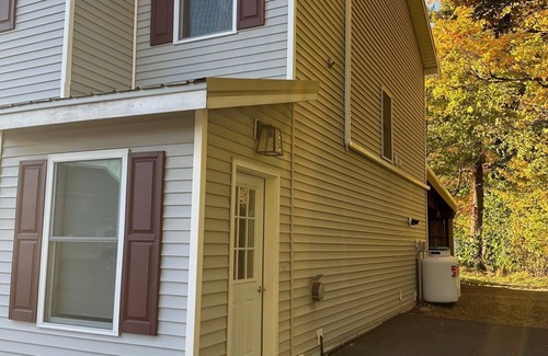 Mooers Forks Maison | 2-bedroom house in charming West Chazy with AC, WiFi