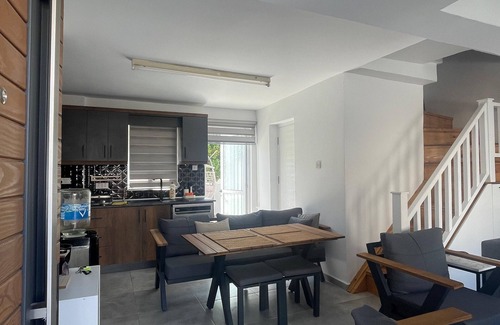 Karaoglanoglu Maison | 2-bedroom house in Karaoğlanoğlu with private pier and walking distance casino