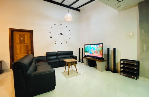 Embilmeegame Maison | 2-bedroom house in nice Pilimathalwa with WiFi, AC