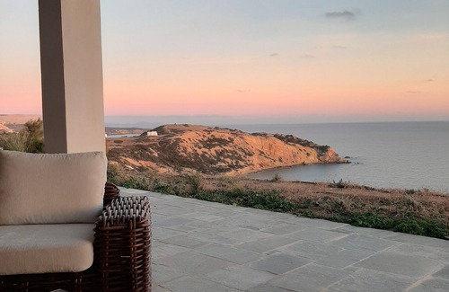 Milos Maison | 2-Bedroom House in Milos with Unforgettable Aegean Sea Views