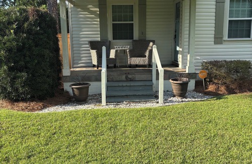 Thomasville Maison | 2-bedroom house in charming Thomasville w/ small, fenced area & covered parking.