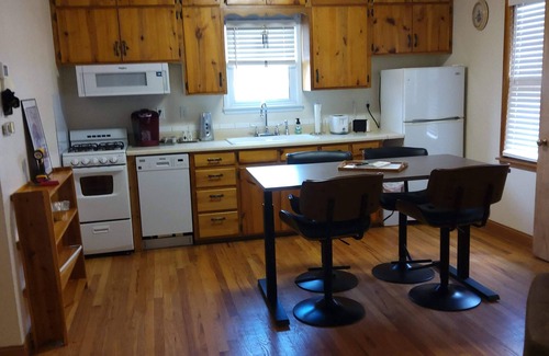 Rapid City Maison | 2 Bedroom House Near Central States Fairgrounds, RV/trl parking and much more.