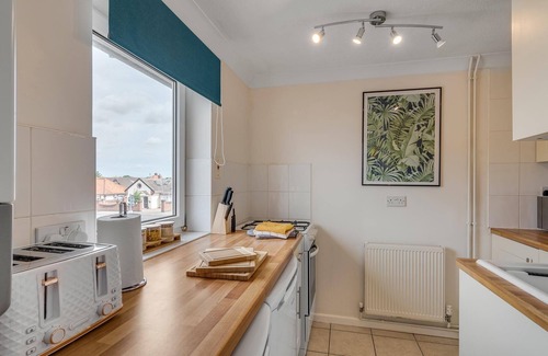 Norwich Appartement | 2 Bedroom house with Fully Equiped Kitchen, Free Parking & 390 Mbps, Large TV, close to the airport.