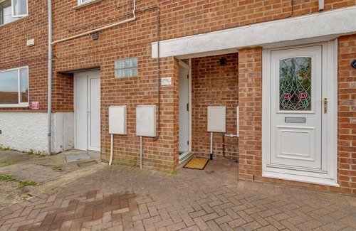 Norwich Appartement | 2 Bedroom house with Fully Equiped Kitchen, Free Parking & 390 Mbps, Large TV, close to the airport.