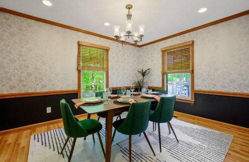 Cary Maison | 2 Bedroom ,King Bed,Tvs, Kids essentials, office, Grill, Crib, in Bond park