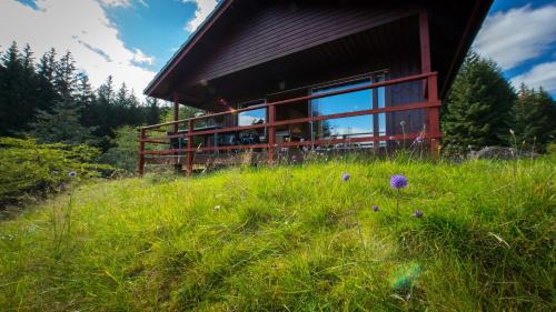 Crianlarich Maison | 2 bedroom lodge with stunning loch mountain views