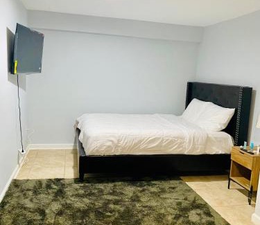 Laurel Appartement | 2 Bedroom Lower level Unit 1 & Half Bath Laurel MD #1
