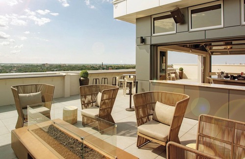 Downtown Buffalo Copropriété | 2 Bedroom Luxury Bi-Level Condo in Downtown Buffalo - Rooftop Bar, Bowling Alley