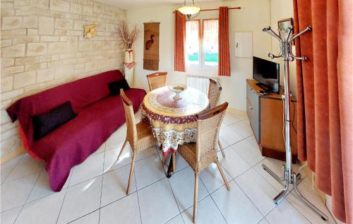 Bagnault Maison | 2 Bedroom Nice Home In Souvigne