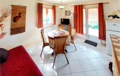 Bagnault Maison | 2 Bedroom Nice Home In Souvigne