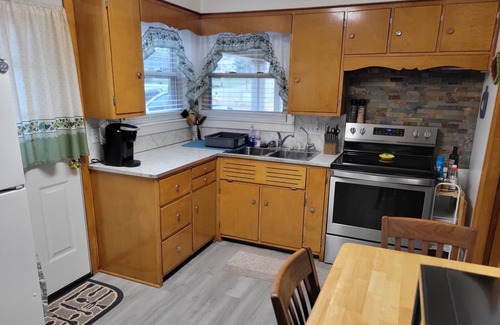 Jasper Maison | 2 Bedroom Pure Stone Delight! Close to historic downtown Jasper