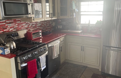 Plainfield Maison | 2-bedroom residential home with pool 30 mins from NYC and Beaches