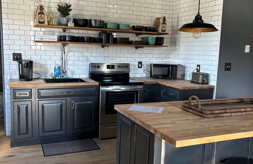 Mount Carmel Maison | 2 Bedroom Restored Historic Landmark-Old Industrial Soda Factory in Mount Carmel