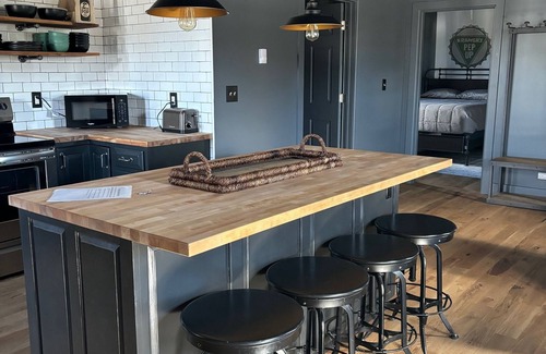 Mount Carmel Maison | 2 Bedroom Restored Historic Landmark-Old Industrial Soda Factory in Mount Carmel