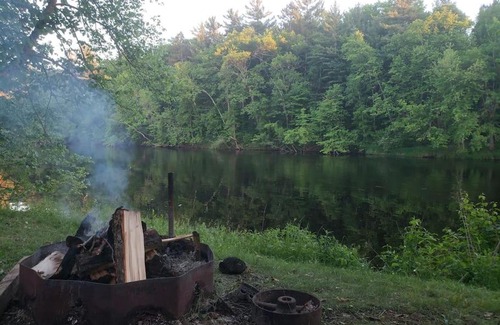 Pine City Maison | 2 bedroom-Riverfront-Fireplace - Pet ok