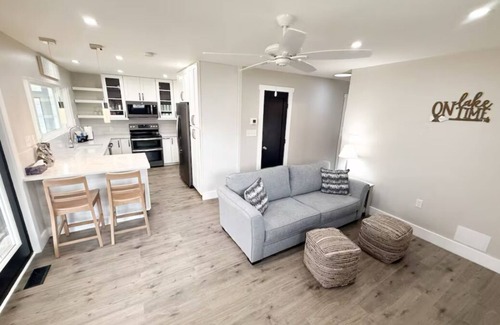 Allisonia Maison | 2 Bedroom Riverfront House on the New River Trail