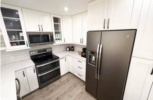 Allisonia Maison | 2 Bedroom Riverfront House on the New River Trail