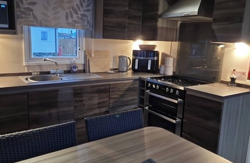 Ingoldmells Maison | 2-bedroom, Sleeps 4, dog friendly, WiFi next to Fantasy Island, Ingoldmells
