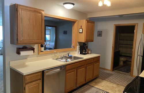 North Conway Copropriété | 2 bedroom (sleeps 6) cozy condo in the heart of North Conway, NH.