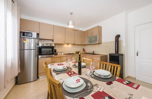 Tinj Maison | Superbe maison de 2 chambres à Biograd