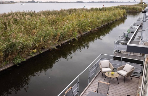 Municipality of Aalsmeer Location De Bateaux | Superbe navire de 2 chambres à Aalsmeer