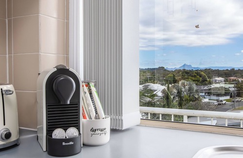 Kingscliff Appartement | 2 Bedroom Top Floor Across The Road From The Beach!